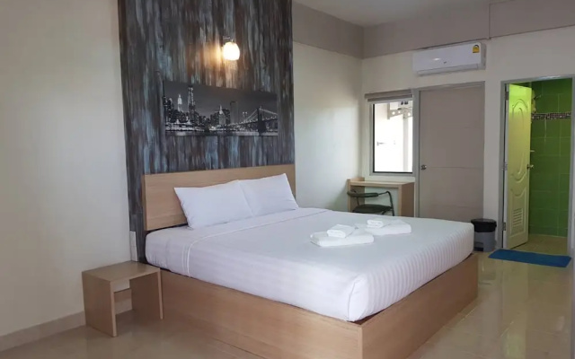 Blue Bed Pattaya SHA by Zuzu