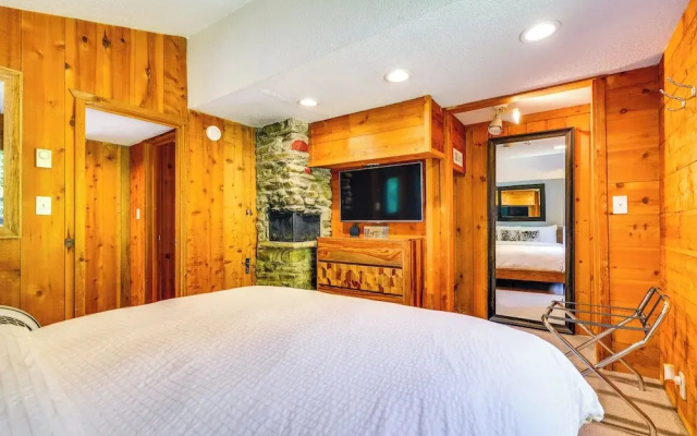 Stratton Shuttle Access! Vermont Mountain Hideaway