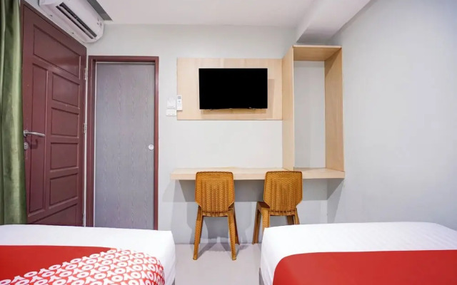 OYO 94772 Gapura Hotel