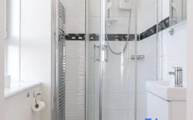 Portobello 2BR | En-Suite | 5 Min Walk to Beach