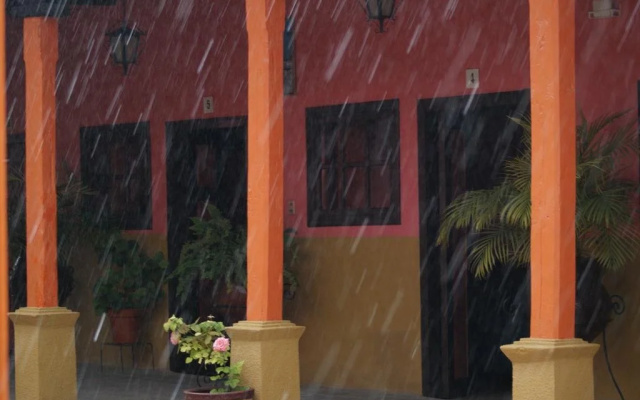 Hotel Lirice Colonial