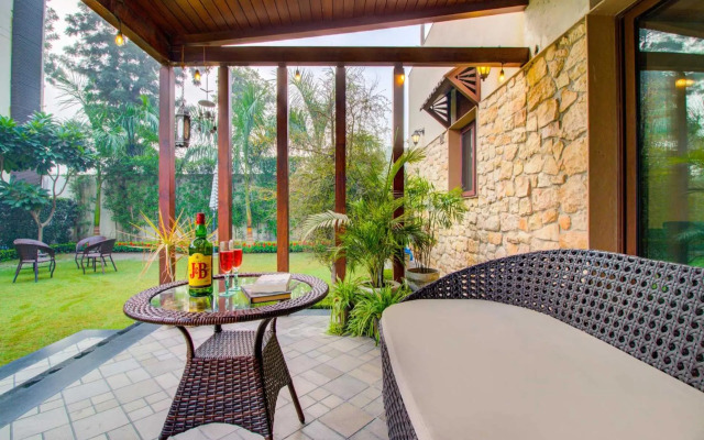 StayVista at Ekant Villa w Outdoor Pool