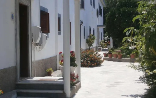 Harrys Bar & Apartments 2