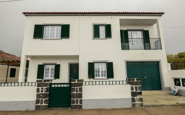 Отель Casa da Praia Португалия, Фурнаш - отзывы, цены и фото номеров - забронировать отель Casa da Praia онлайн вид на фасад