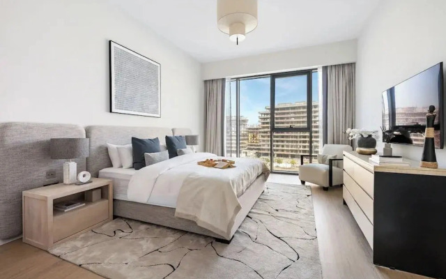 3BR with Burj Khalifa and Canal View