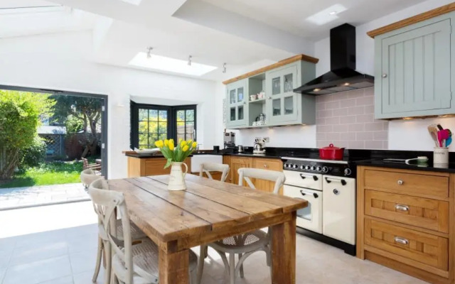 Veeve  2 Bed House Heathfield North Twickenham