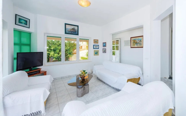 Beautiful Home in Razanj With Jacuzzi, Wifi and 4 Bedrooms