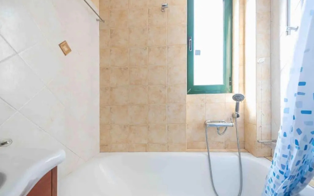Saronis seaview 2bdr residence 500m from the beach