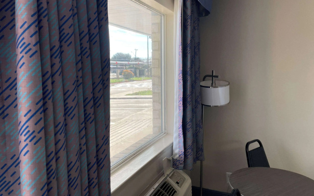 Days Inn by Wyndham San Antonio Southeast/Frost Bank Center