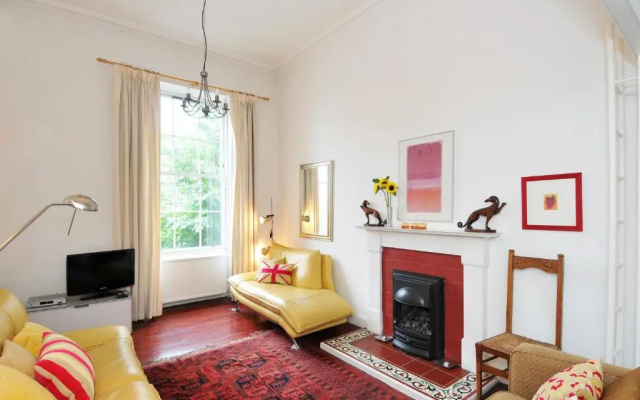 217 Charming first floor period city center apartment