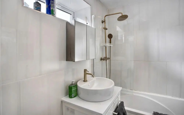 Cozy 1-bed Apartment Close to Lcy & Excel
