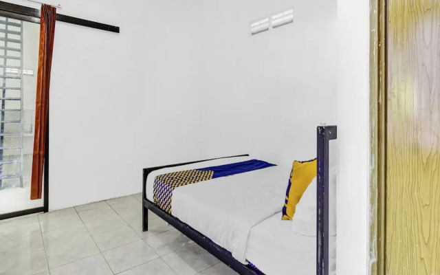 SPOT ON 90742 Kinanthy Homestay Syariah