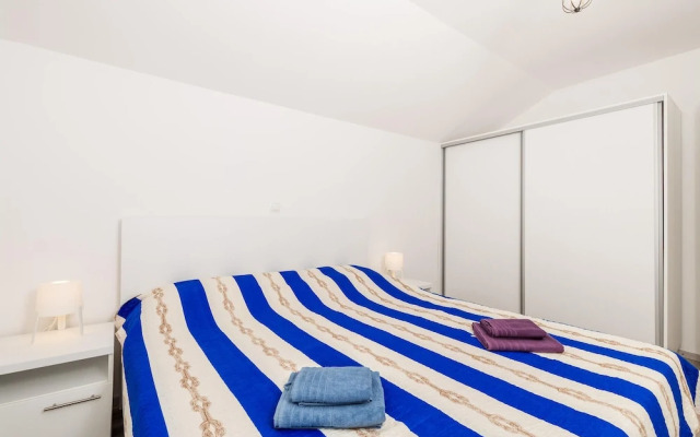 Beautiful Apartment in Vlasici With 1 Bedrooms and Wifi