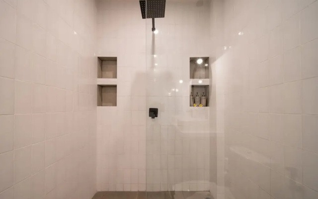 4BR Luxury Modern Contemporary Villa in Canggu
