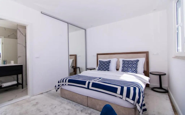 Seafront Luxury Apartments Fun