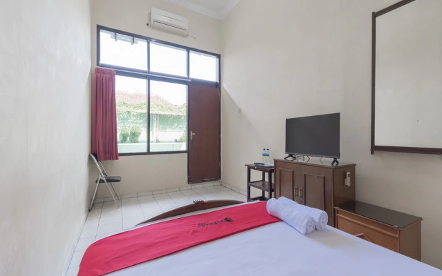 RedDoorz Syariah near Taman Kota Kuningan