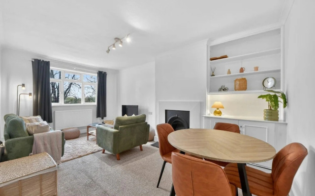 Madeira 2BR Garden Retreat in Bromley With Street Parking