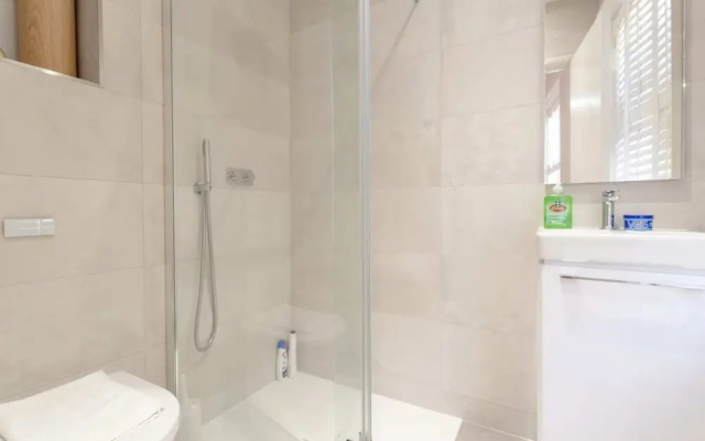 2 Bedroom Apartment in Central London