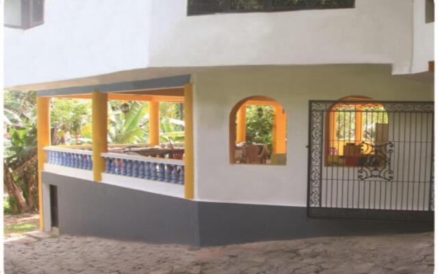 Отель Villa Watuna вид на фасад