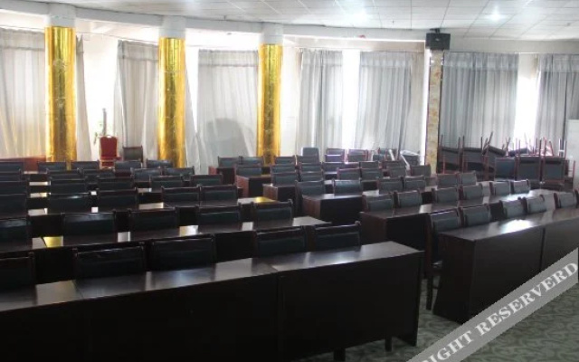 Elong Anyun Hotel (Shangqiu Shangzi Fourth Senior High School)