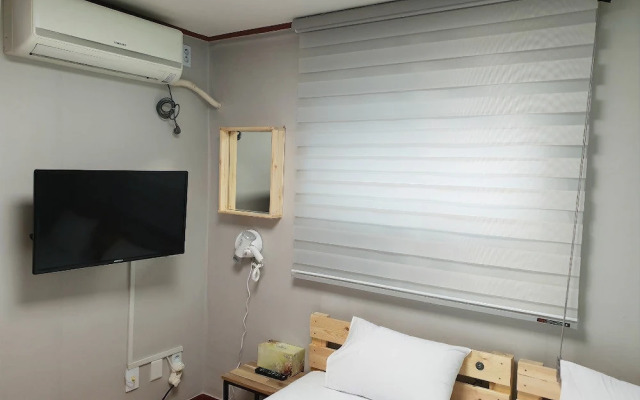 YOUNG STAY - Hostel