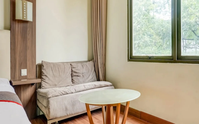 Townhouse OAK Hotel Grand Cikarang