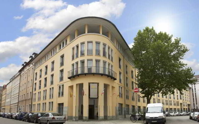 Отель GHOTEL hotel & living München – Zentrum Германия, Мюнхен - 1 отзыв об отеле, цены и фото номеров - забронировать отель GHOTEL hotel & living München – Zentrum онлайн вид на фасад