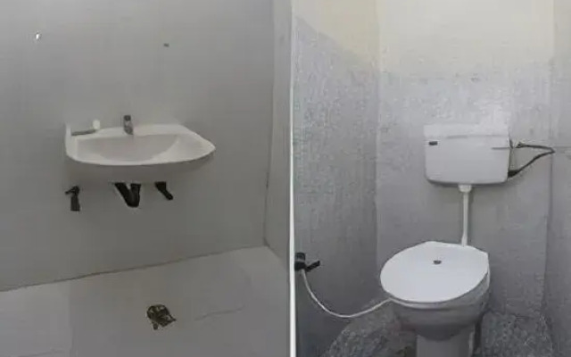 Shiva Guest House by OYO Rooms