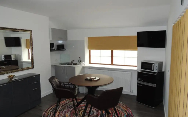 Braeview Studio (Adults Only)