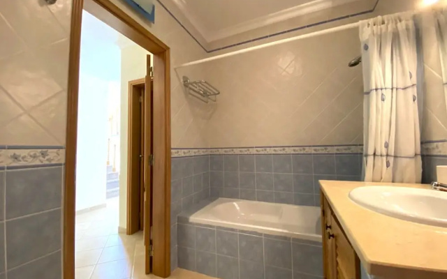 Pêra Amazing Villa With Pool by Homing