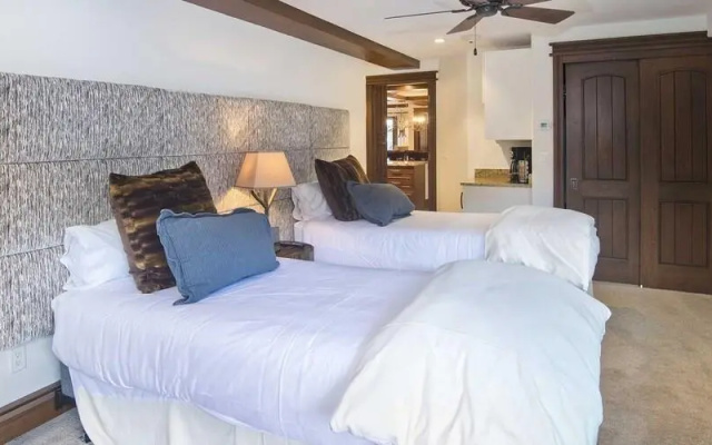 Plaza Lodge #1 5 Bedroom Condo by Redawning