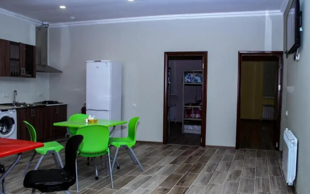 Bee Lucky Hostel and Tours