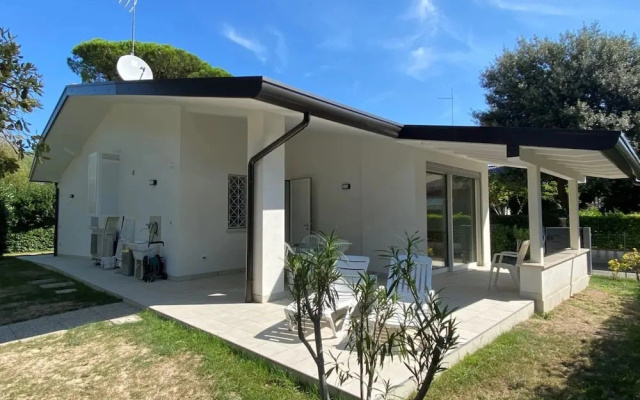 Charming Villa Fully Loaded With Fenced Garden