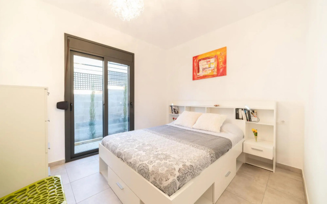 Elia in L'Escala with 3 bedrooms and 2 bathrooms