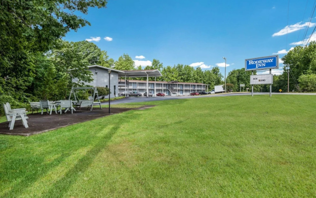 Royal American Inn