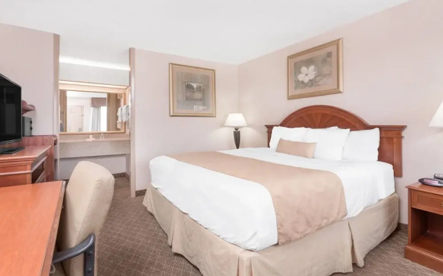 Ramada Macon