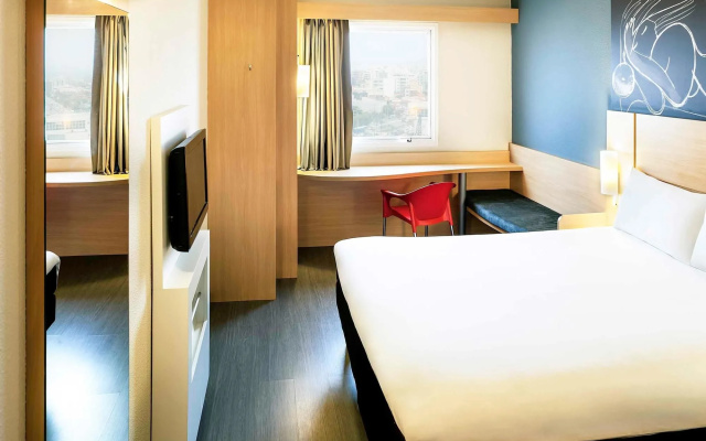 ibis Macae