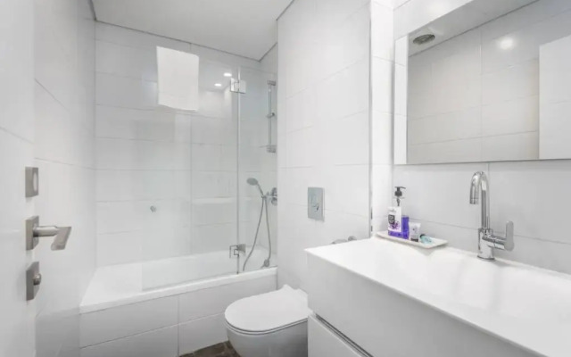 Kerem Hateimanim Area-3 BR with Balcony