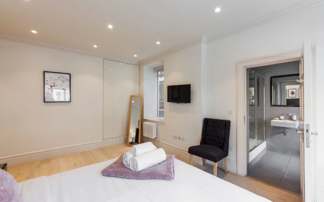 Strand Apartment