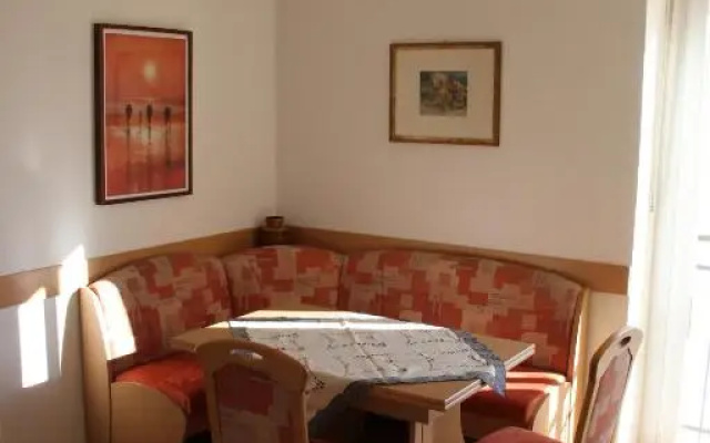 GUESTHOUSE48
