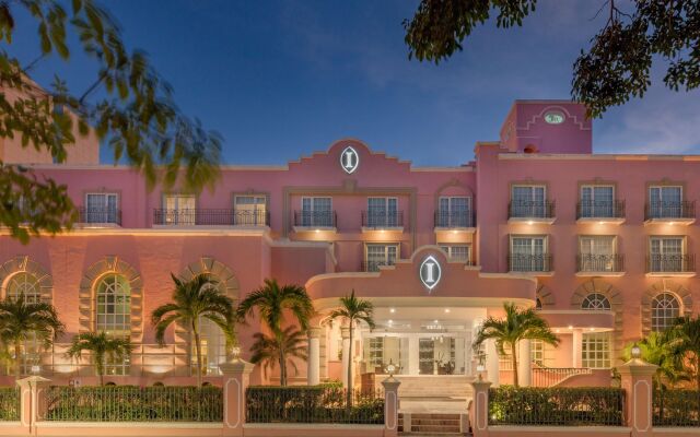 Отель InterContinental Presidente Merida вид на фасад