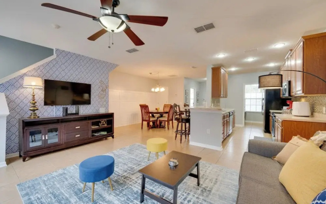 15 Mi to Disney: Kissimmee Townhome w/ Patio