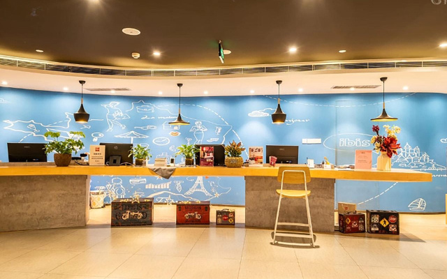 ibis Luoyang Baolong Square Hotel