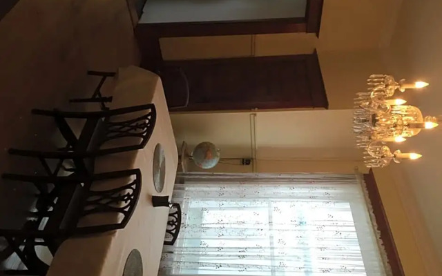 Le Petit Château Montebello B&B