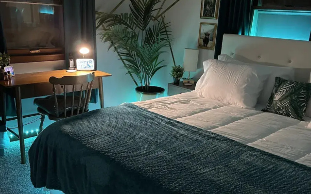 Dragon's Den Lodging