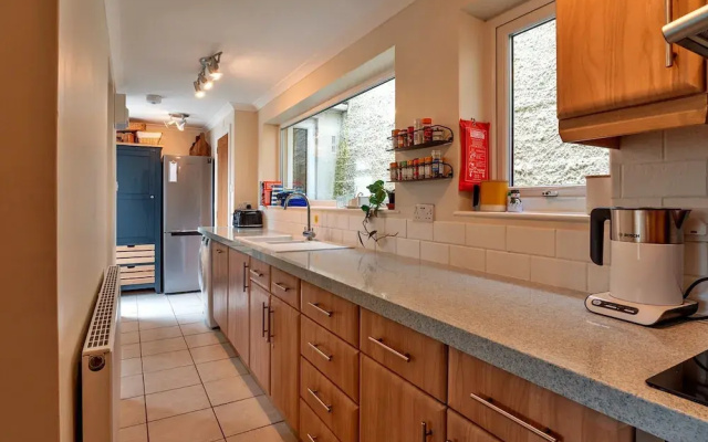 Stunning Waterfront Retreat With Hot Tub, No Deposit