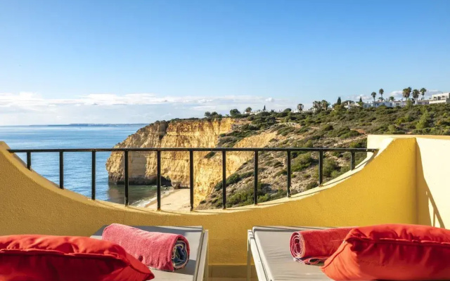 Apartment in Carvoeiro With Terrace