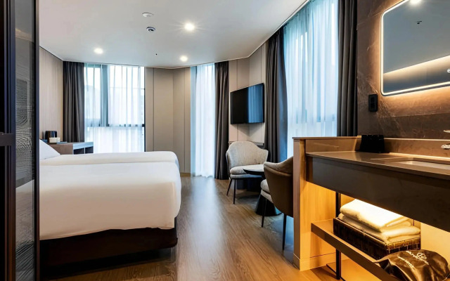 JeJu Bolton Hotel