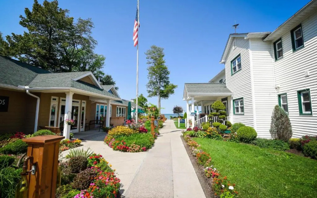 The Lakehouse Inn