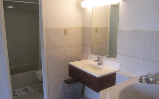 Travel Inn & Suites